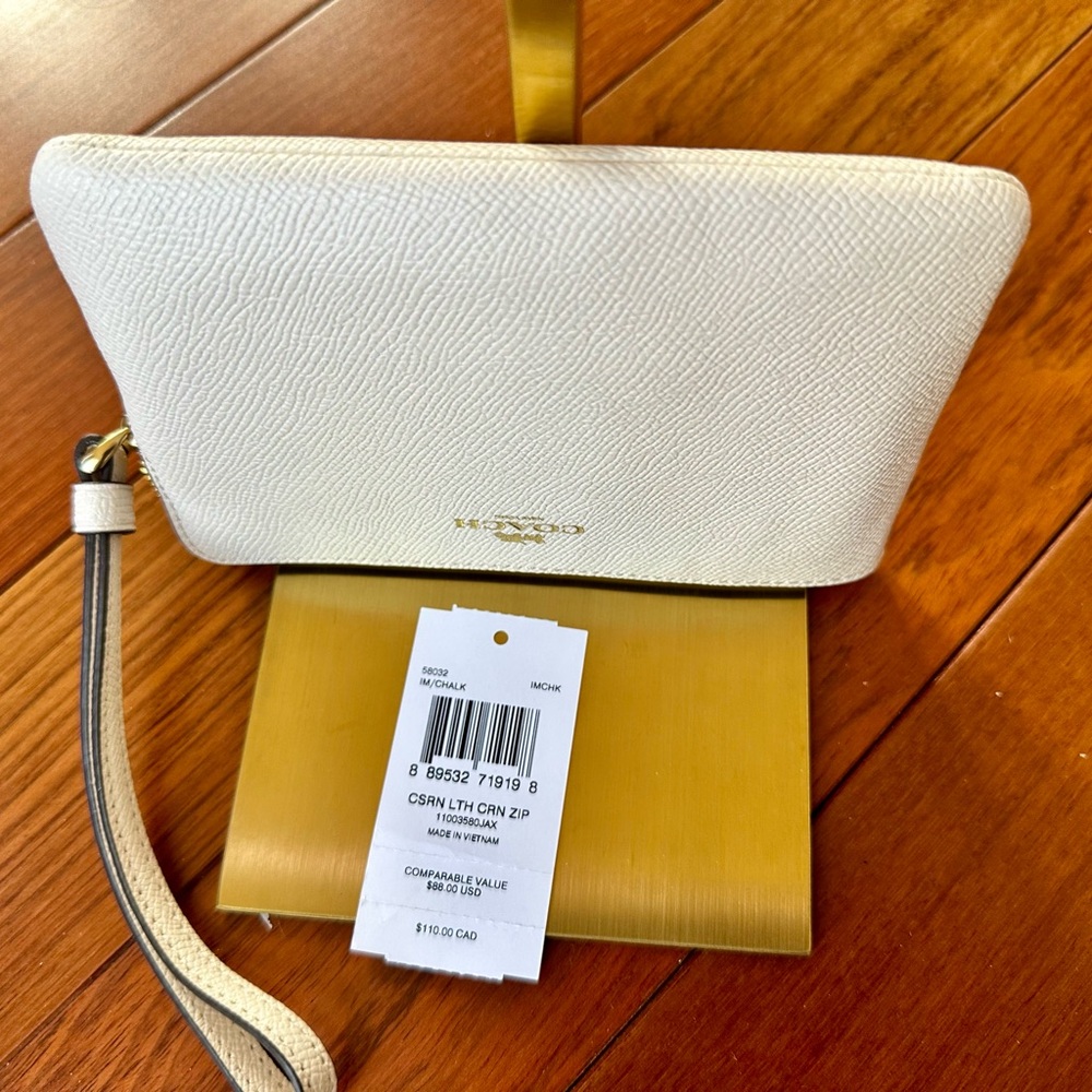 Coach Ivory Pebbled Leather Wristlet NWT - Picture 4 of 10